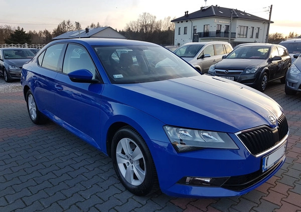 Skoda Superb cena 62900 przebieg: 156000, rok produkcji 2018 z Tarnów małe 301